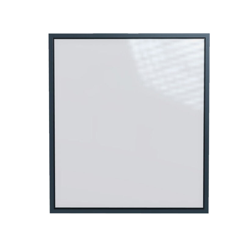 Image sur fond blanc de une fenêtre avec menuiserie en aluminium vue de devant